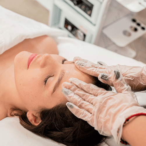 Dolly Monroe Beauty Academy