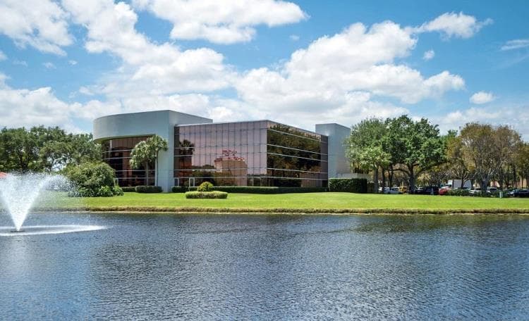 L.A. Vinas M.D. Plastic Surgery, Med Spa & Skin Care Centers